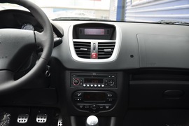 2011款标致207三厢