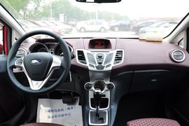 2011款长安福特嘉年华两厢