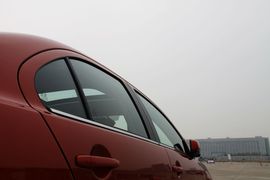 试驾2011款三菱翼神图片