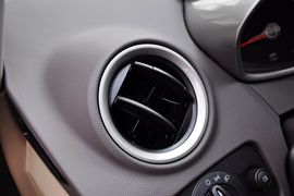 2011款长安福特嘉年华两厢