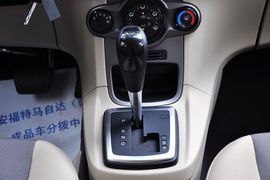2011款长安福特嘉年华两厢