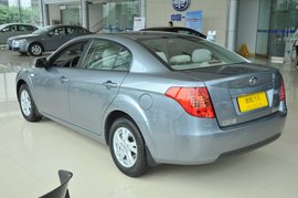 2011款奔腾B50AT天窗版到店实拍