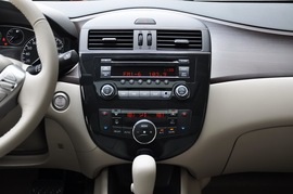 2011款东风日产全新骐达1.6L
