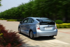 2012款外插充电式混合动力普锐斯体验