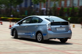 2012款外插充电式混合动力普锐斯体验