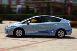 2012款外插充电式混合动力普锐斯体验