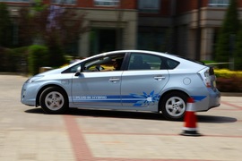 2012款外插充电式混合动力普锐斯体验