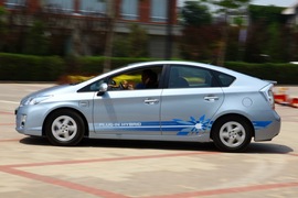 2012款外插充电式混合动力普锐斯体验