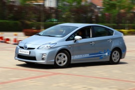 2012款外插充电式混合动力普锐斯体验