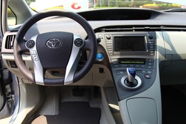 2012款外插充电式混合动力普锐斯体验