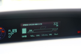 2012款外插充电式混合动力普锐斯体验