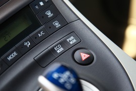 2012款外插充电式混合动力普锐斯体验