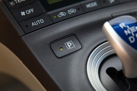 2012款外插充电式混合动力普锐斯体验