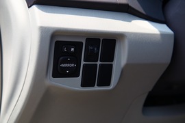 2012款外插充电式混合动力普锐斯体验