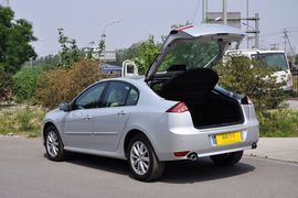 2011款拉古那2.0T豪华导航版到店实拍