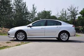 2011款拉古那2.0T豪华导航版到店实拍