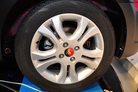 东风风行景逸CROSS车展实拍