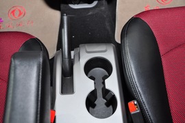 东风风行景逸CROSS车展实拍