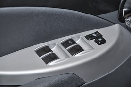 东风风行景逸CROSS车展实拍