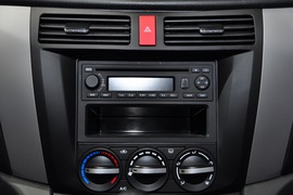 东风风行景逸CROSS车展实拍