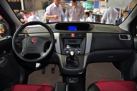 东风风行景逸CROSS车展实拍