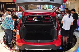 东风风行景逸CROSS车展实拍