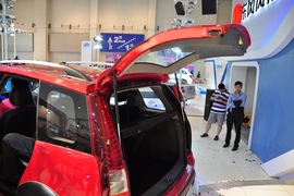 东风风行景逸CROSS车展实拍