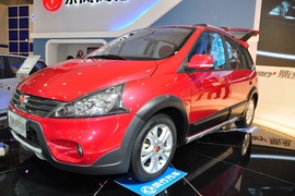 东风风行景逸CROSS车展实拍