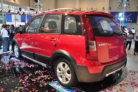 东风风行景逸CROSS车展实拍