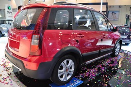 东风风行景逸CROSS车展实拍