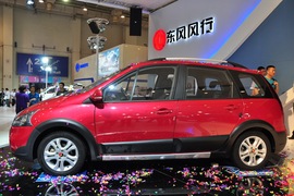 东风风行景逸CROSS车展实拍