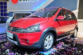 东风风行景逸CROSS车展实拍