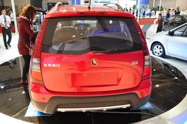 东风风行景逸CROSS车展实拍