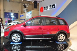 东风风行景逸CROSS车展实拍