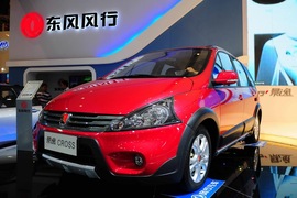 东风风行景逸CROSS车展实拍