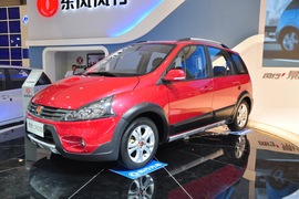 东风风行景逸CROSS车展实拍