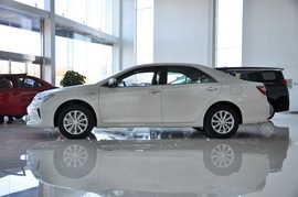 2016款广汽丰田凯美瑞双擎