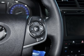 2016款广汽丰田凯美瑞双擎