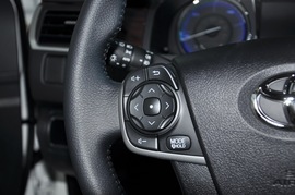 2016款广汽丰田凯美瑞双擎