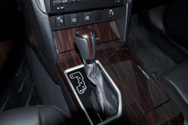 2016款广汽丰田凯美瑞双擎