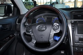 2016款广汽丰田凯美瑞双擎