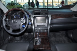 2016款广汽丰田凯美瑞双擎