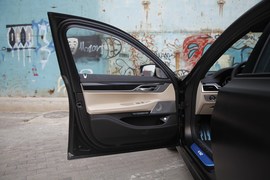 2017款宝马M760Li