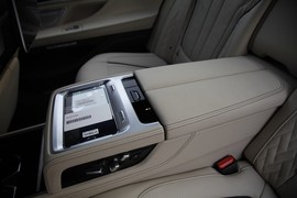 2017款宝马M760Li