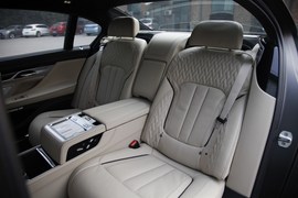 2017款宝马M760Li