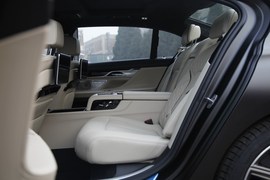 2017款宝马M760Li