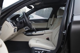 2017款宝马M760Li