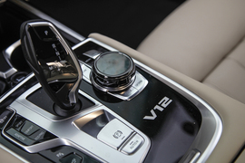 2017款宝马M760Li