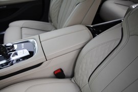 2017款宝马M760Li