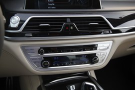 2017款宝马M760Li
